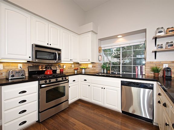 3rd image of 12222 Summerbreeze Ln