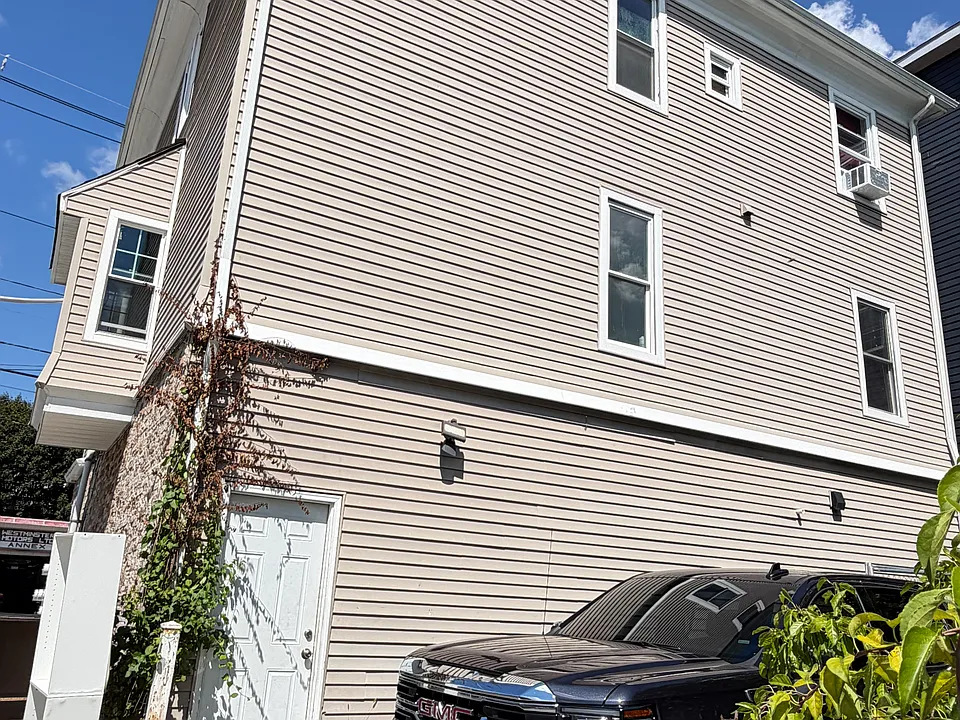 664 Plainfield St #2