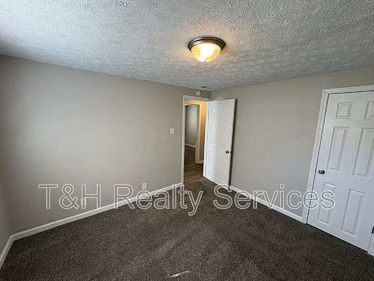 220 Walker St — Photo 14