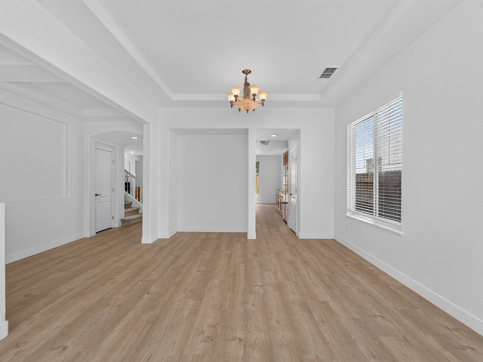 4 bed, 2900 sqft, $3,800 — Photo 3