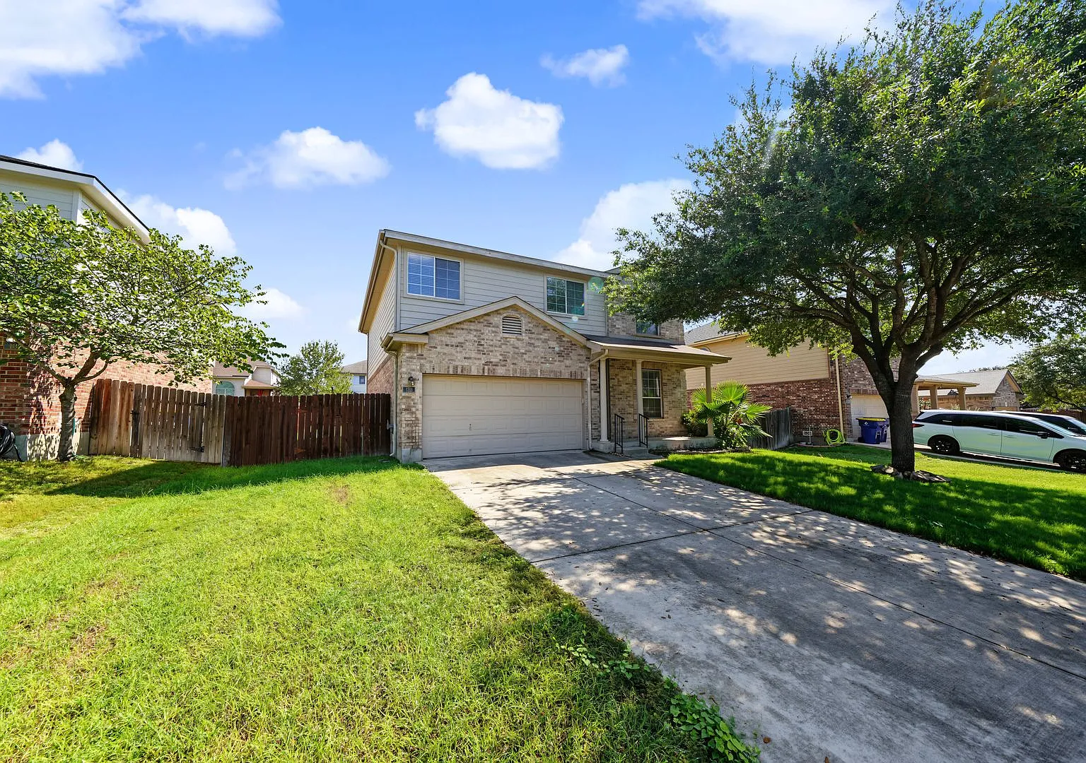 Beautiful 4-Bedroom Home in Falcon Ridge with Upgraded Kitchen & Private Backyard — Photo 4