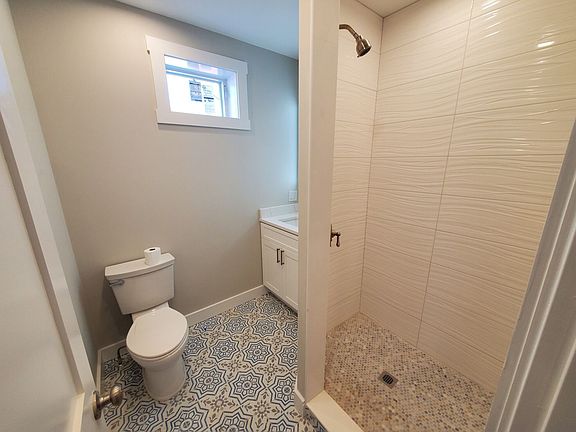 4th image of 22 Wallingford Rd Unit 3
