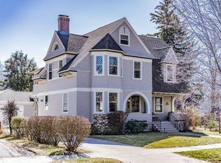 37 Pineywoods Ave, Springfield, MA 01108