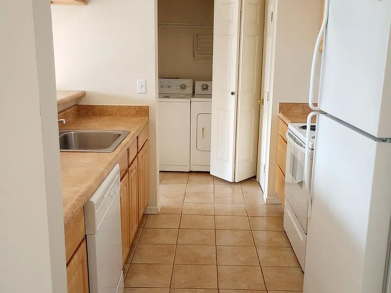 Vessey Park Apartments — Photo 51