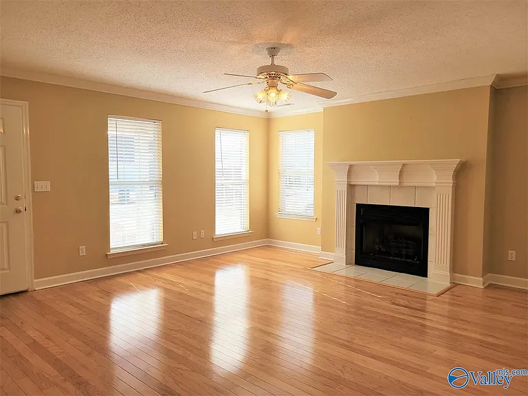 5308 Frankford Dr SE — Photo 3