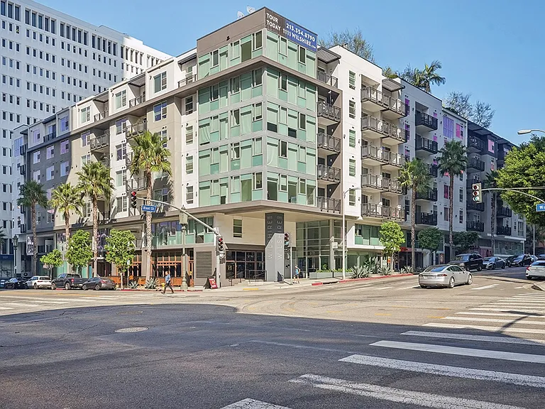 Eleven Eleven Wilshire — Photo 2