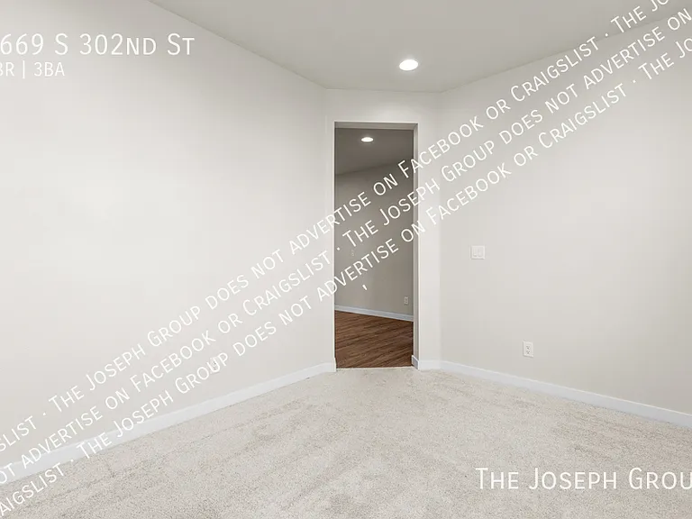 5669 S 302nd St — Photo 4