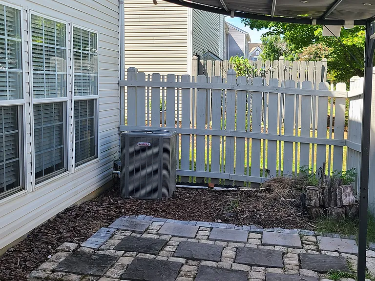 8120 Kincaid Ct — Photo 9