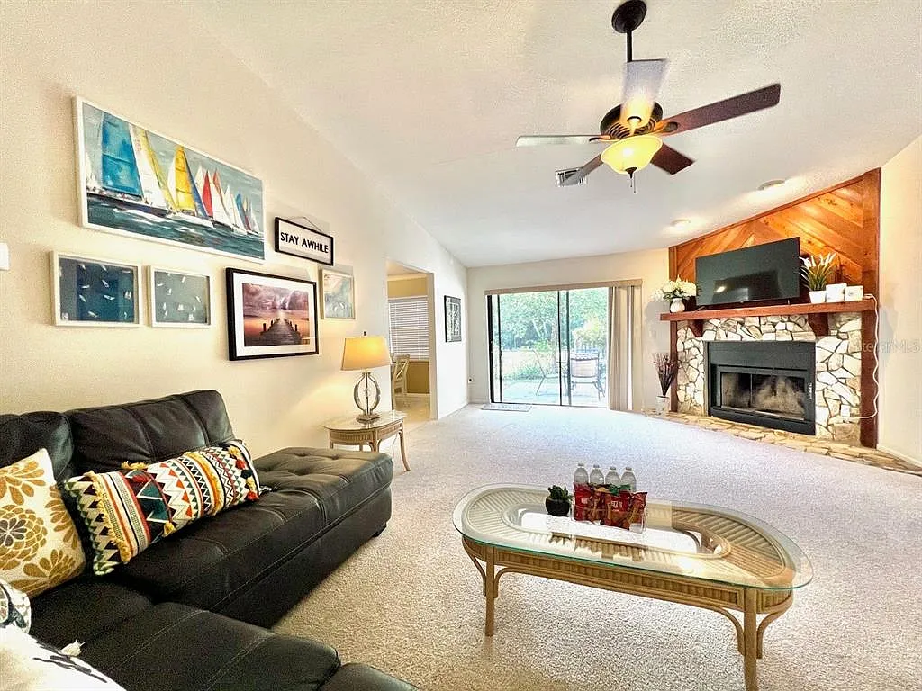 4 bed, 3.0 bath, 2446 sqft, $3,900 — Photo 3