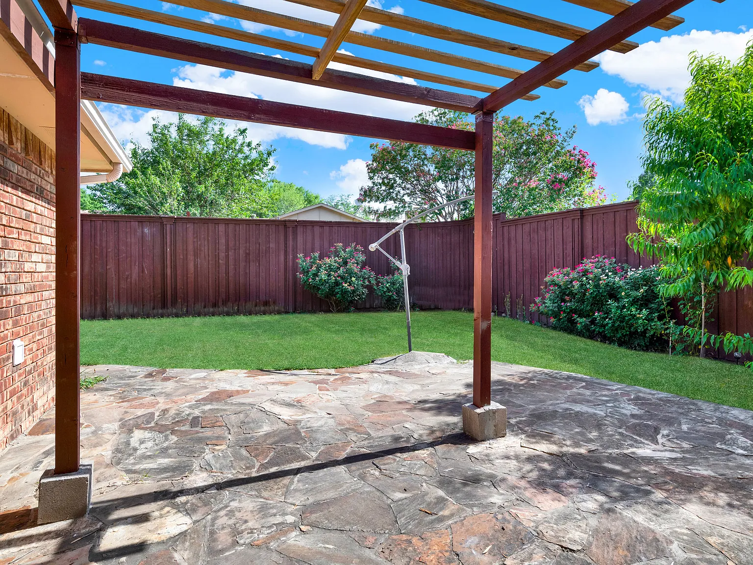 3 bed, 2155 sqft, $2,500 — Photo 2