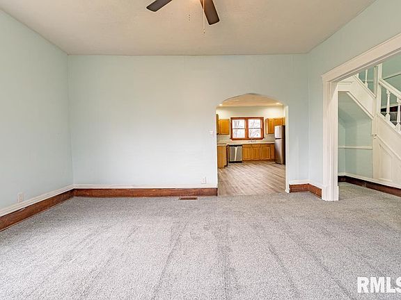 4th image of 107 E Fulton St