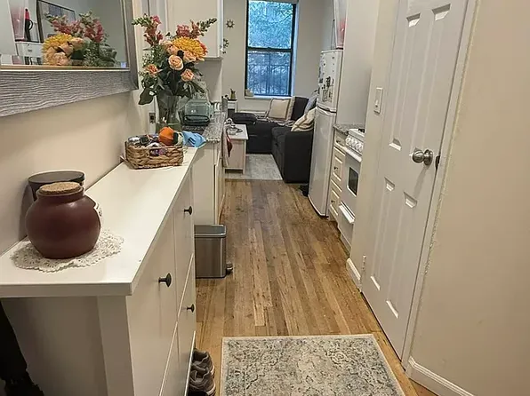 406 E 64th St APT 8, New York, NY 10065