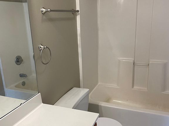 5th image of 12 Tuscany Ct