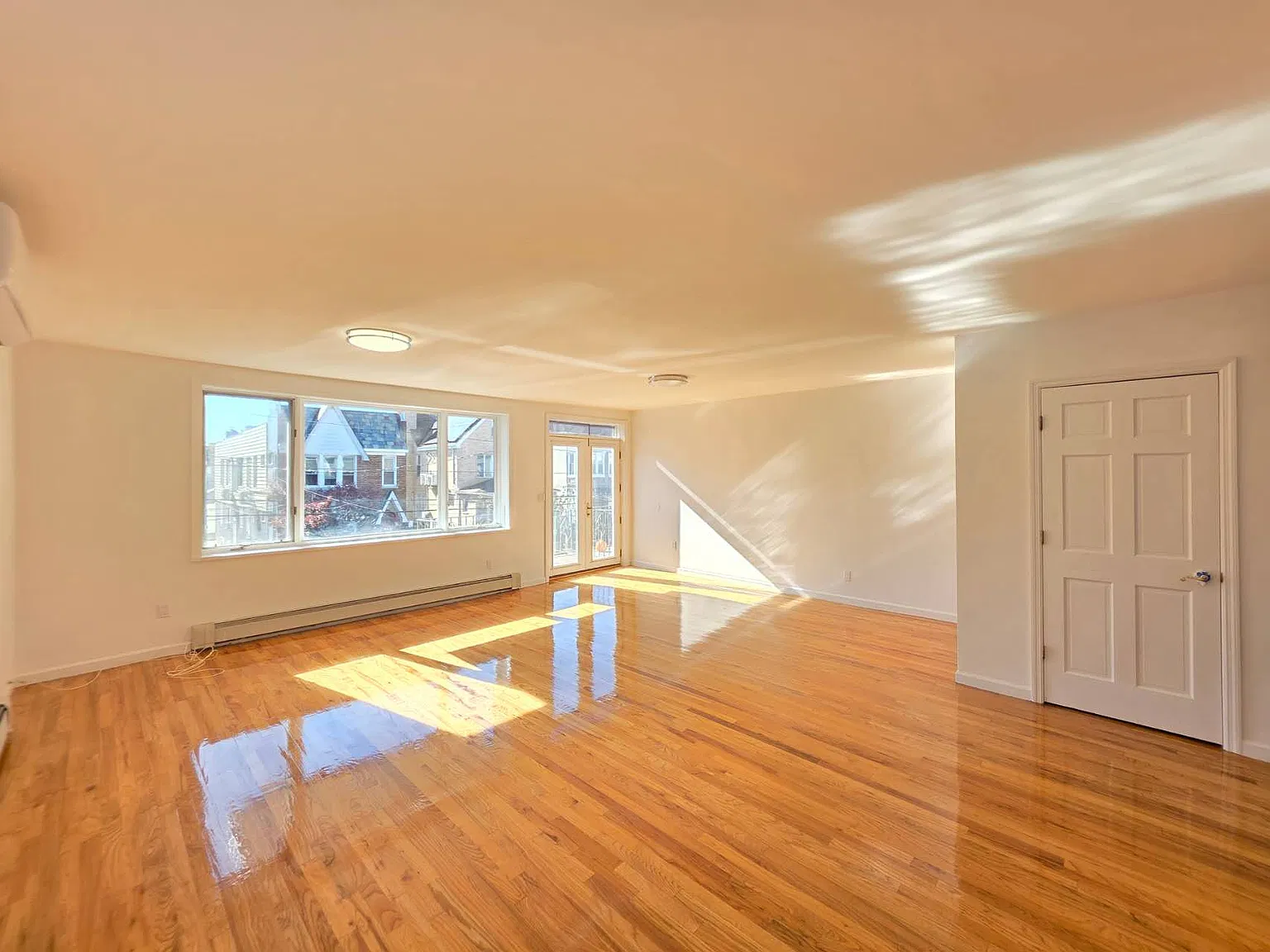 3 bed, 2.5 bath, 1700 sqft, $4,200 — Photo 3