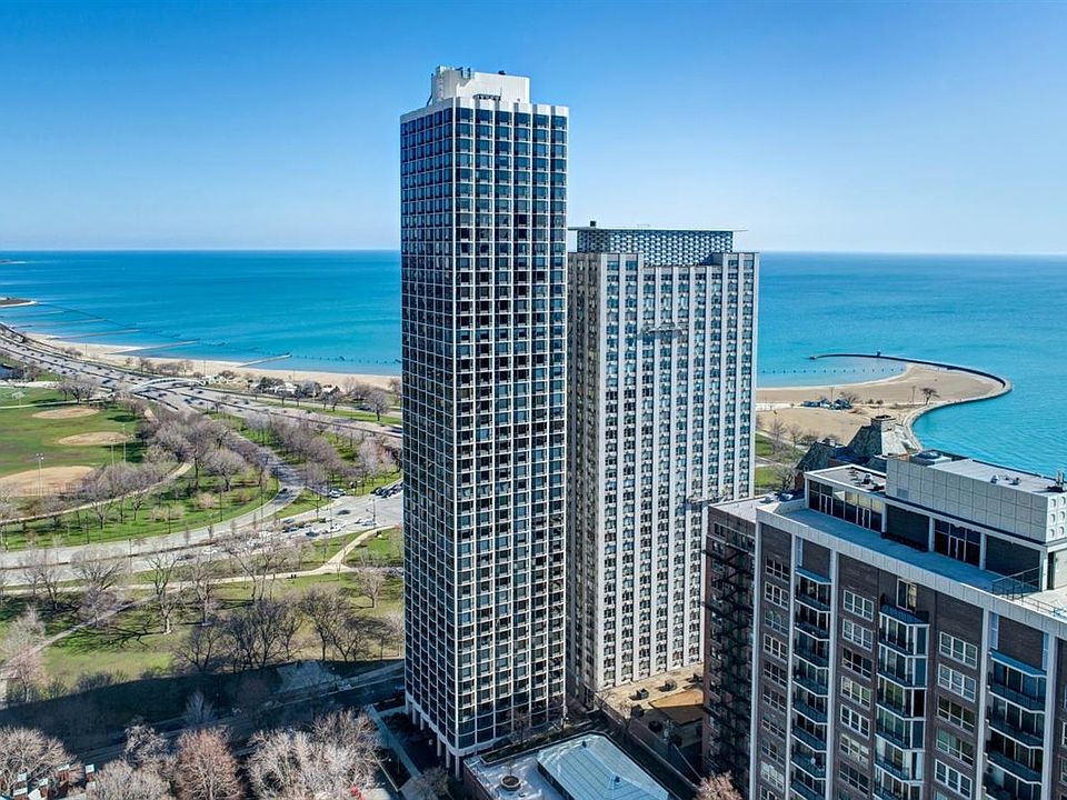 1st image of 1555 N Astor St APT 21W