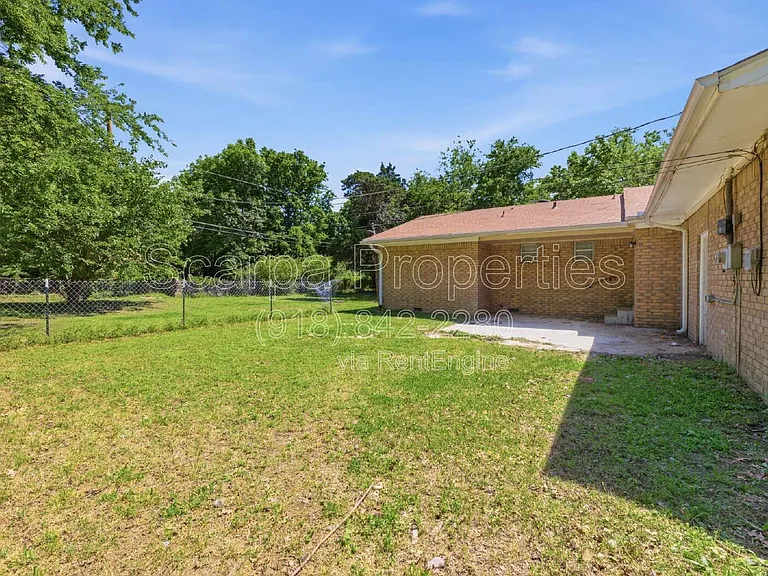 313 E Woodrow Pl — Photo 24
