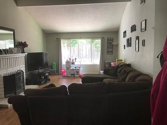 3rd image of 480 Fullerton Ct