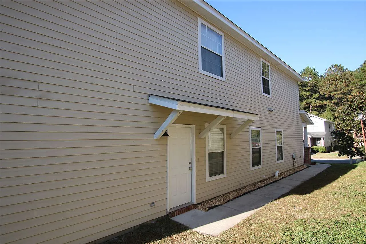 3 bed, 2.5 bath, 1284 sqft, $1,800 — Photo 3