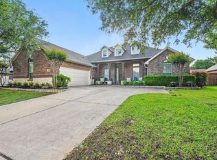 8005 Summerleaf Dr, Arlington, TX 76001