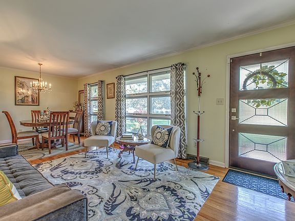 3rd image of 419 Tremont Dr