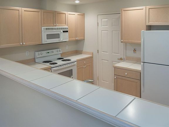 2nd image of 25235 SE Klahanie Blvd #201