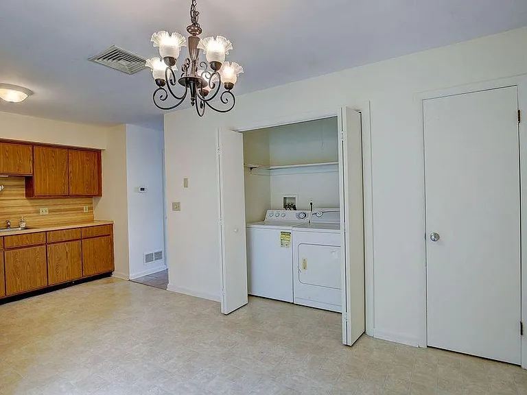 21 Devon Ct — Photo 7