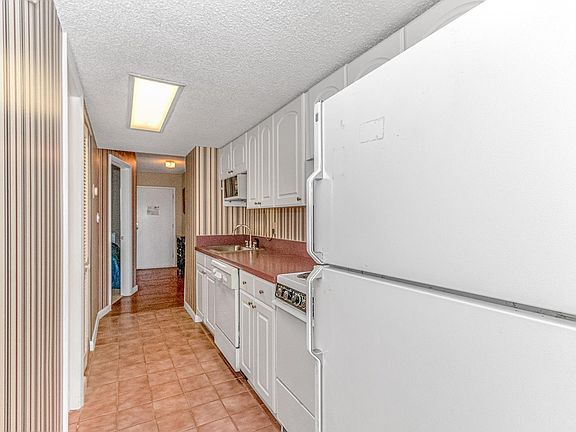 5th image of 7509 N Ocean Blvd. #402