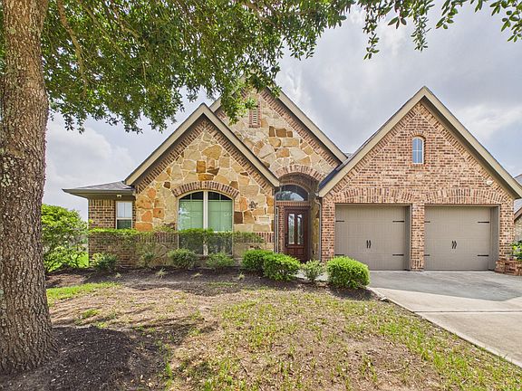 4th image of 2807 Naples Park Ln