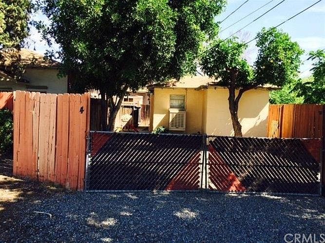 2nd image of 910 Esperanza St