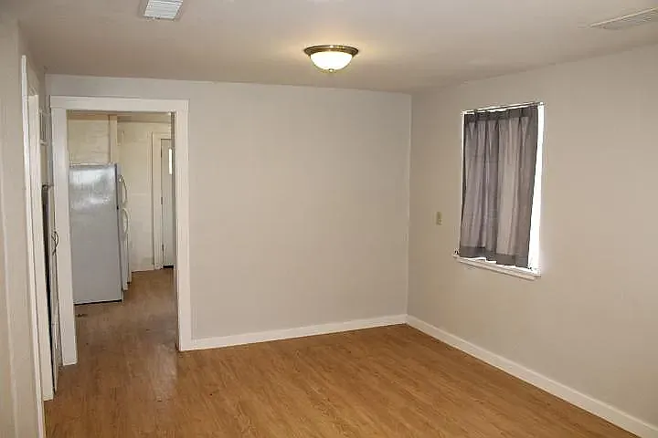 425 N Athenian St — Photo 4