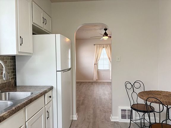 3rd image of 705 Cullom St