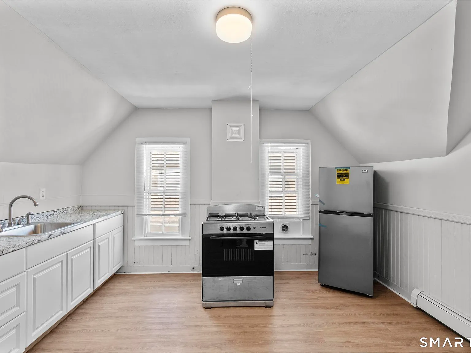 2 bed, 1.0 bath, 4294 sqft, $1,495 — Photo 2