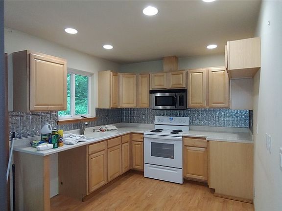 4th image of 2421 E Crestview Dr