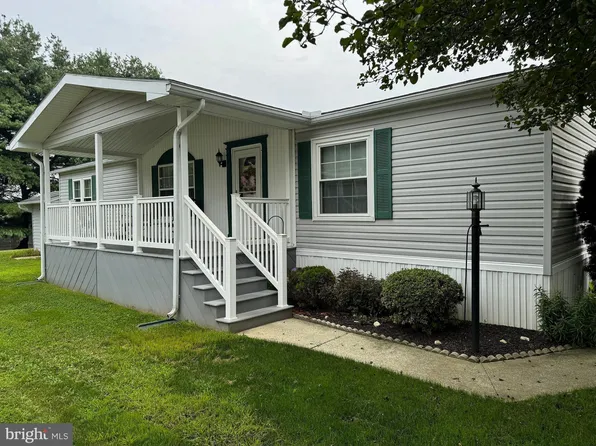 104 Greenbriar Cir, Lancaster, PA 17603