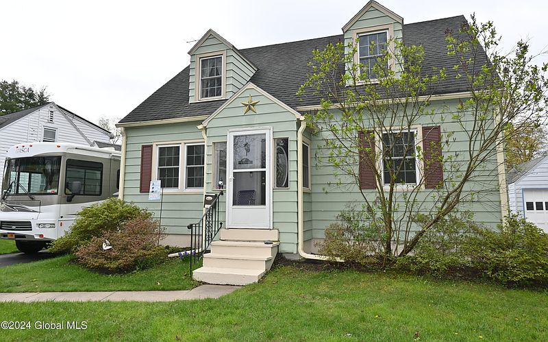 3rd image of 2052 Hoover Road