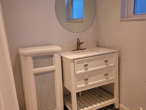 4th image of 2449 Fairmount Ave #1