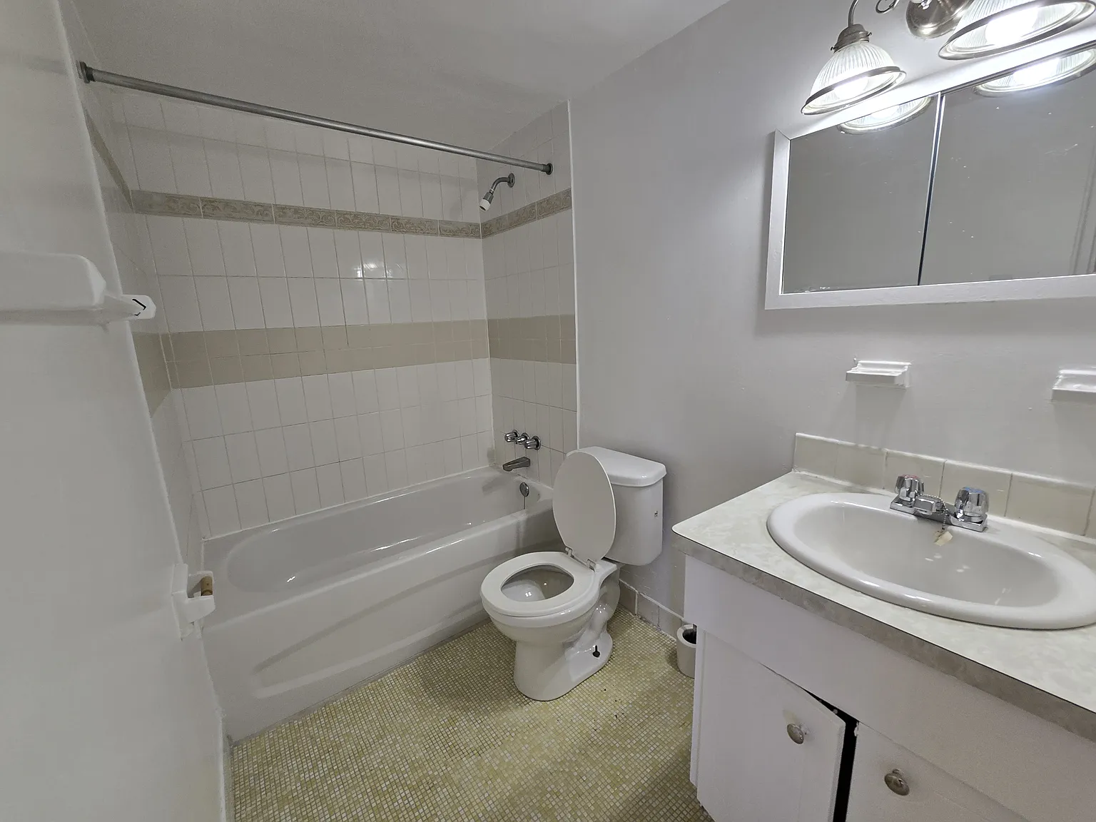 2 bed, 1020 sqft, $2,200 — Photo 3