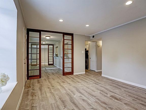 5th image of 9009 Gaylord Dr APT 42