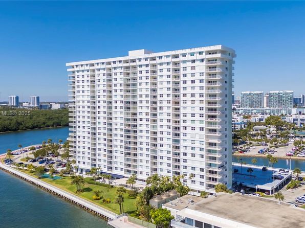 500 Bayview Dr APT 231
