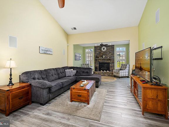 4th image of 104 Augusta Dr #10