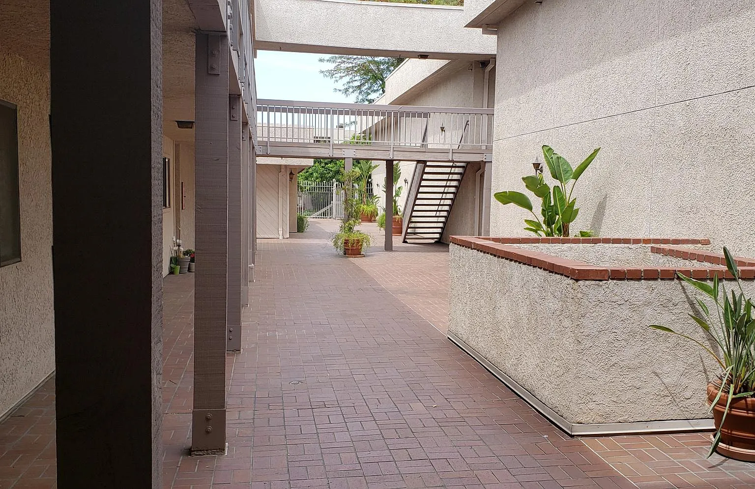 15215 Magnolia Blvd — Photo 2