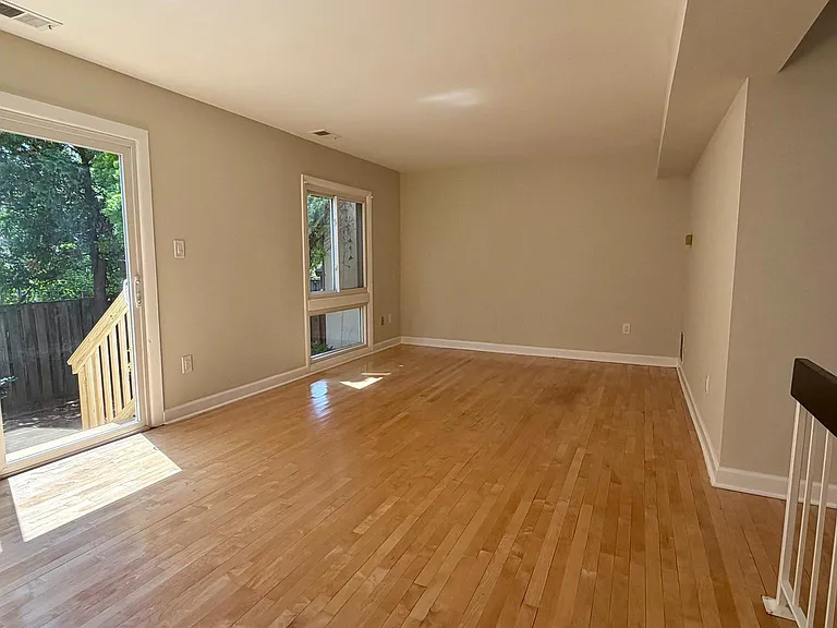 9506 Miranda Ct — Photo 8