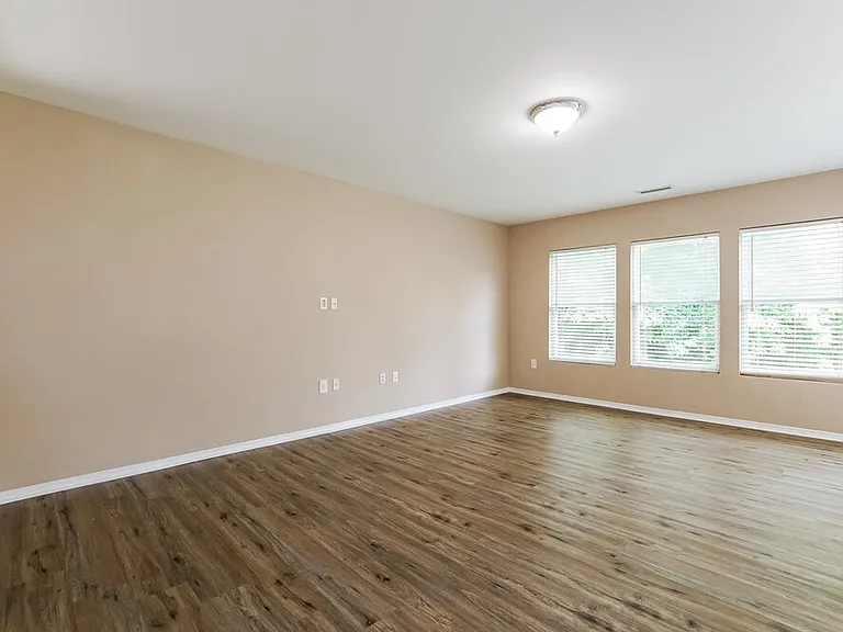 40 Norwich Dr — Photo 6