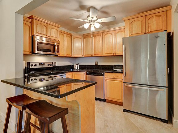 2nd image of 501 Shady Pine Way APT B1
