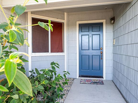 3rd image of 2015 Stonefield Lane