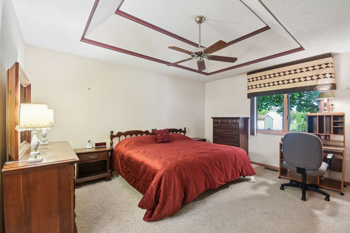 Edgewater Dr-S3007-021.jpg