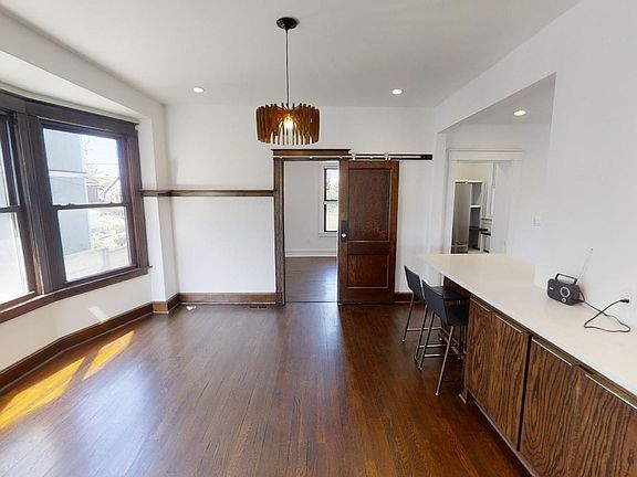 5th image of 2704 Charlotte St #1