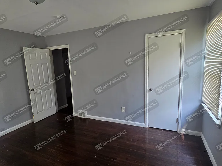 18627 Curtis St — Photo 11