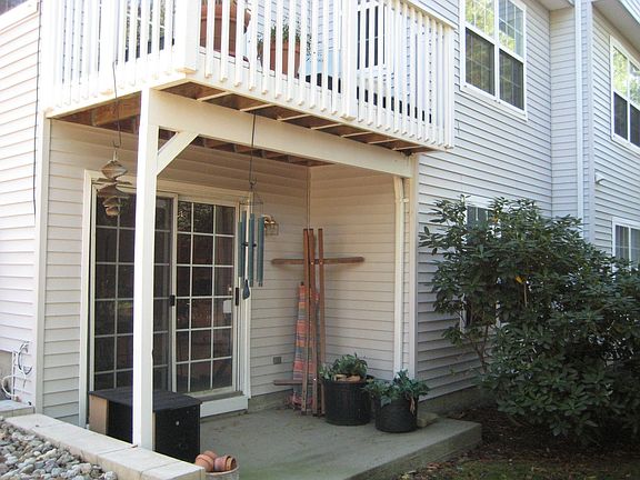 Upstairs deck and bottom level patio 