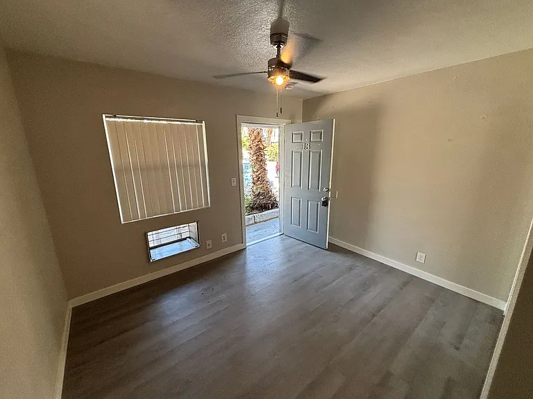 1401 E Carson Ave #13 — Photo 6